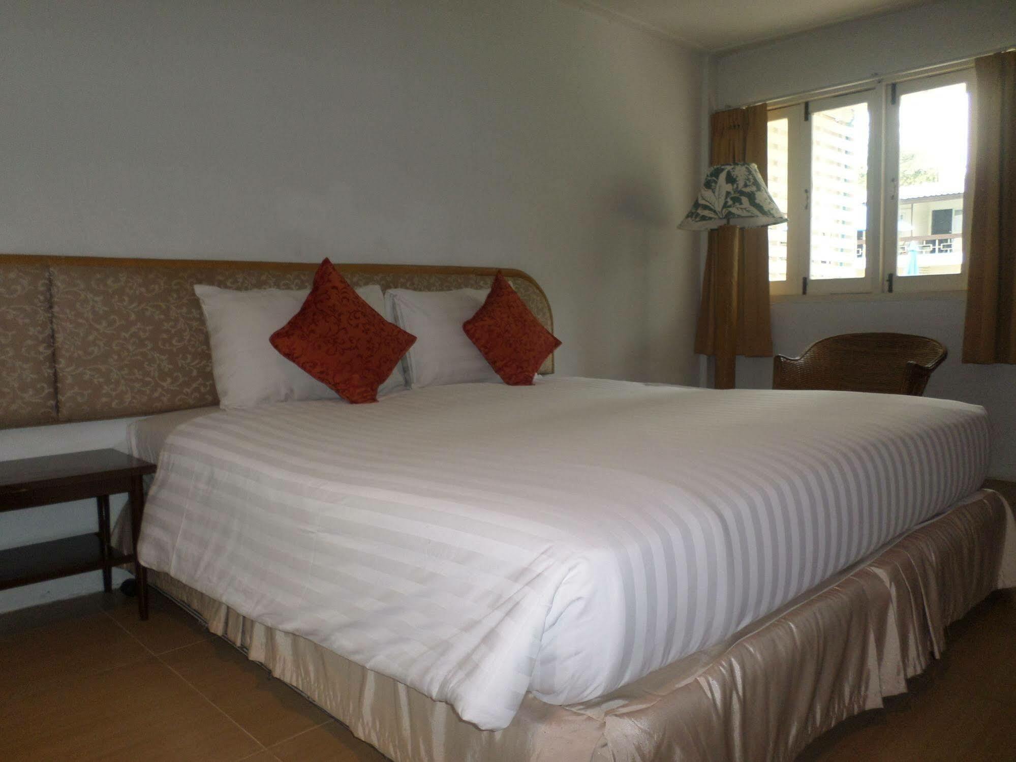 Nautical Inn Pattaya Buitenkant foto