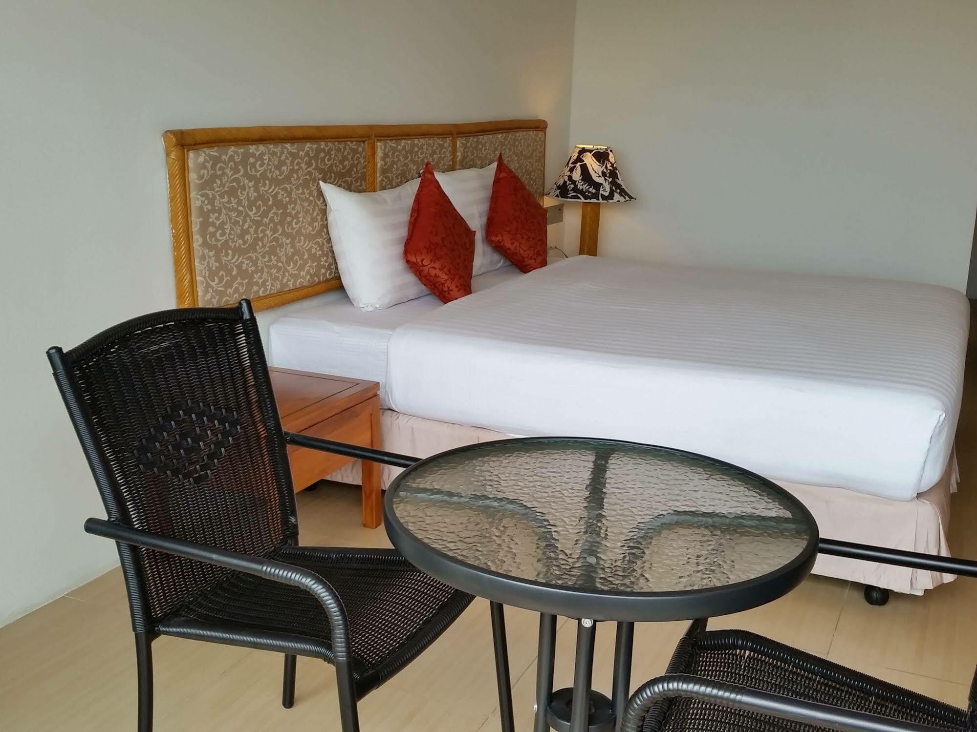 Nautical Inn Pattaya Buitenkant foto