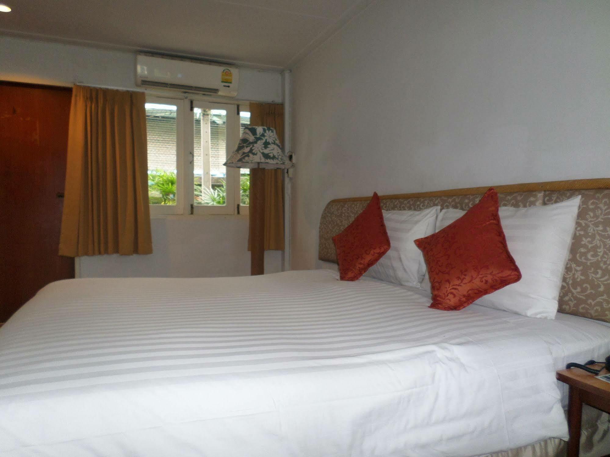 Nautical Inn Pattaya Buitenkant foto