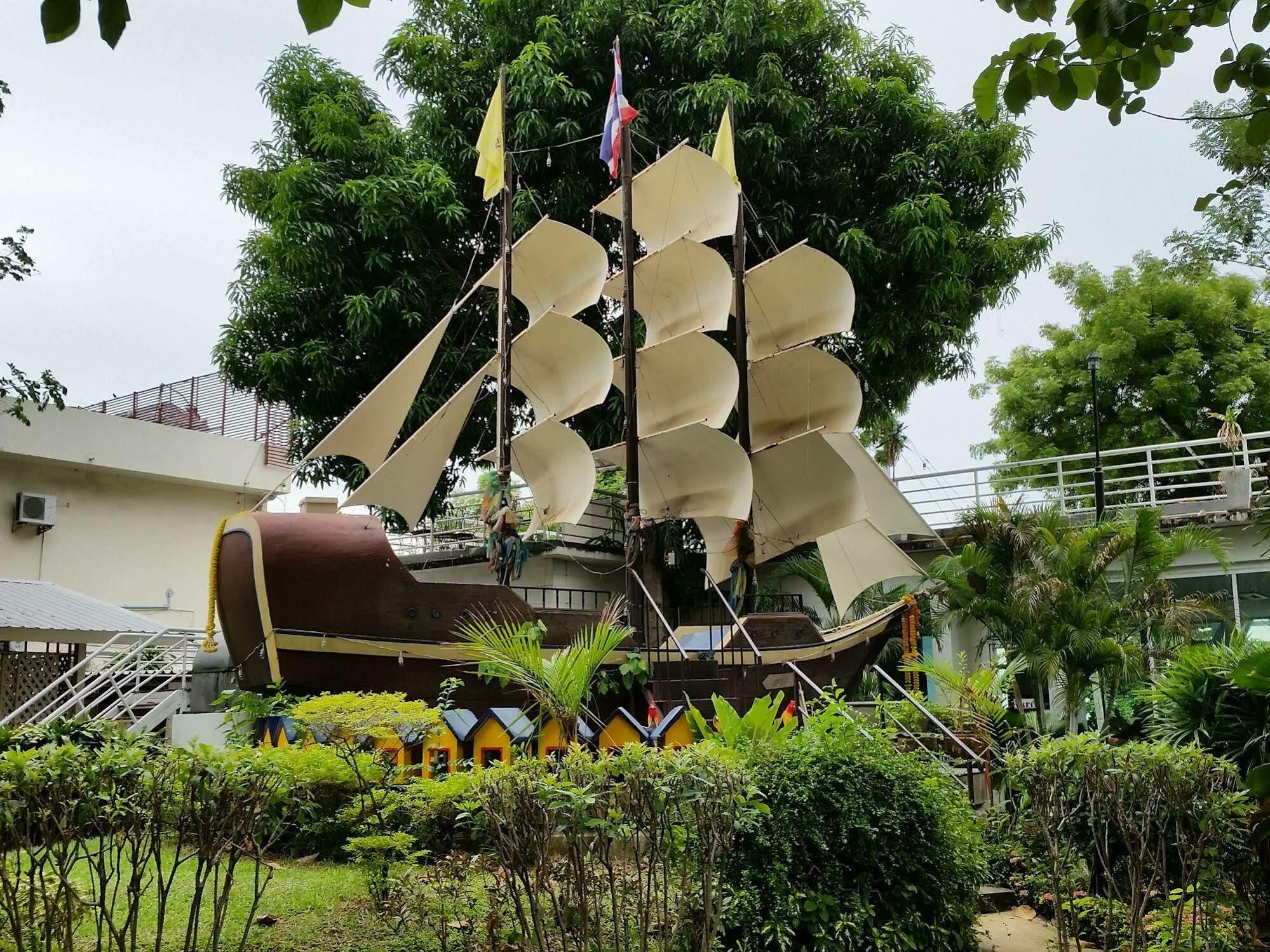 Nautical Inn Pattaya Buitenkant foto