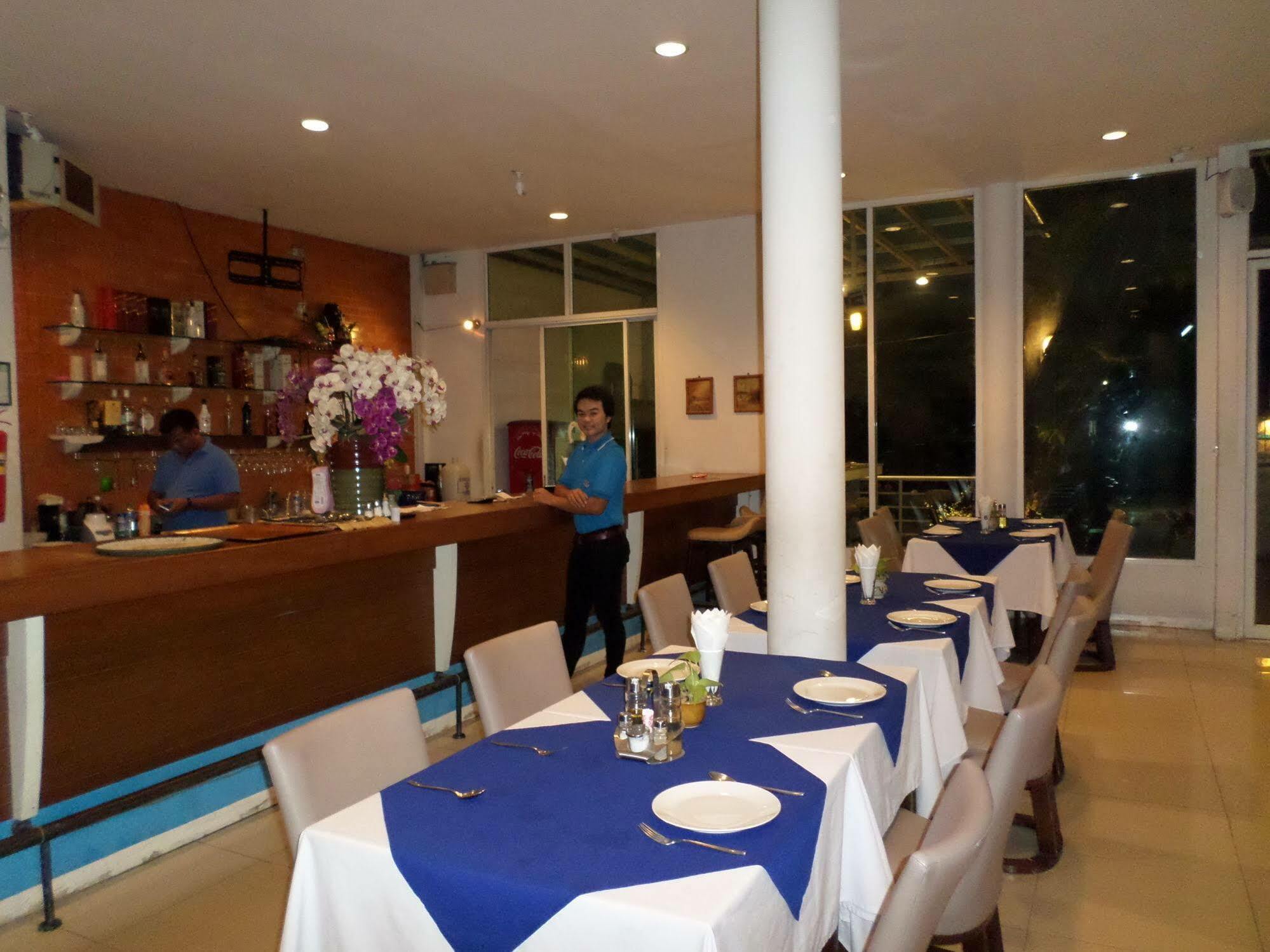 Nautical Inn Pattaya Buitenkant foto