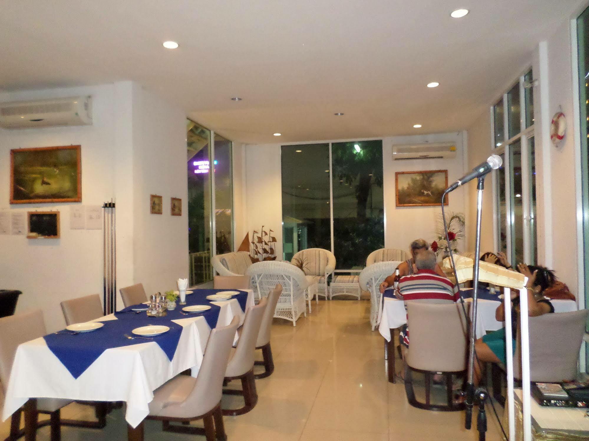 Nautical Inn Pattaya Buitenkant foto