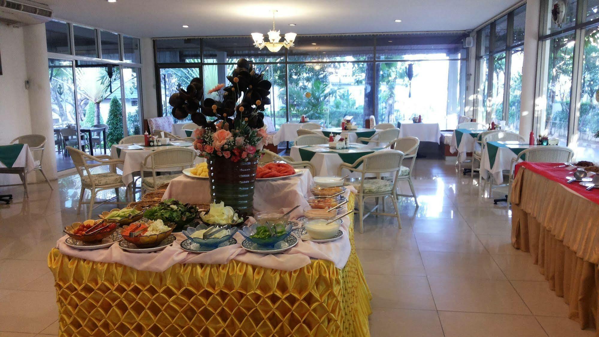 Nautical Inn Pattaya Buitenkant foto