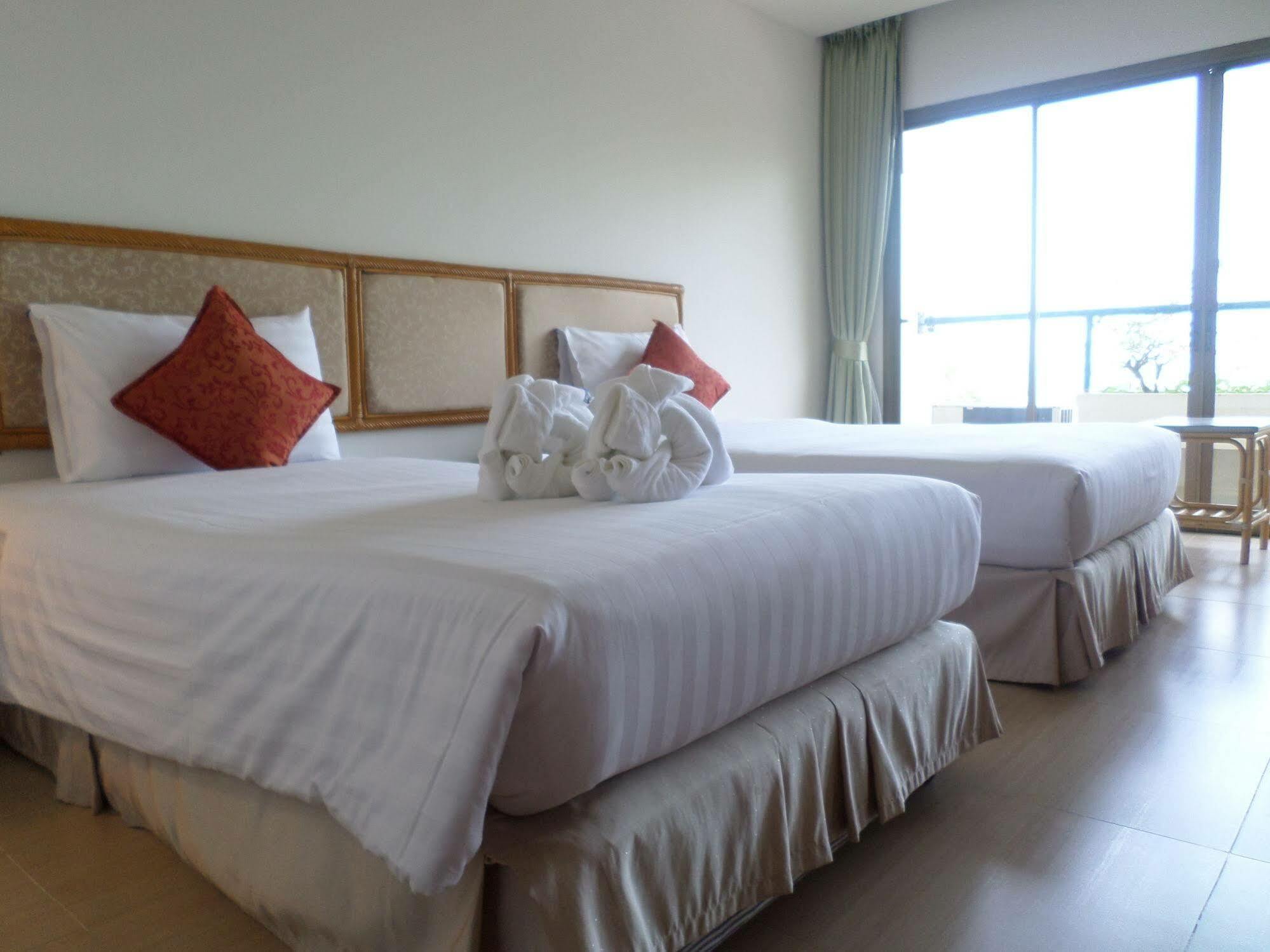 Nautical Inn Pattaya Buitenkant foto
